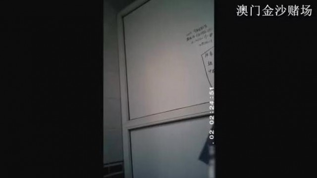 【厕所偷拍】国内牛人潜入高校女厕近距离偷拍几个漂亮妹子 - XSZAV3.COM