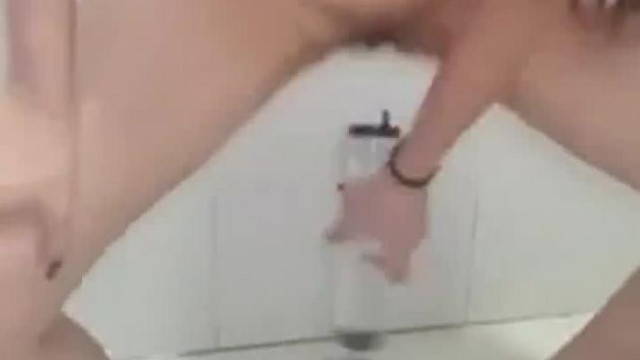 美女主播小酒窝长睫毛大秀掰穴自慰还玩起了灌肠 - XSZAV.CLUB