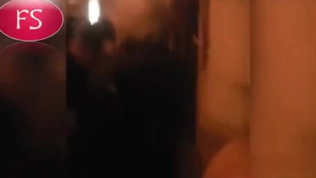[欧美] 这些妓女和嫖客被抓到后...竟被迫裸体游街走回警局 - XSZAV2.COM